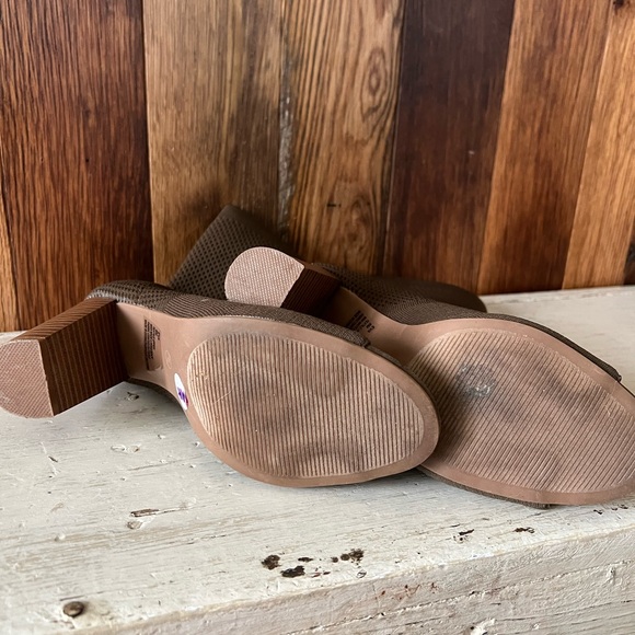 Charlotte Russe Olive Green Sock Heel - Picture 4 of 7